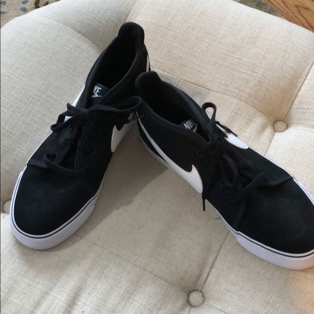 Almost new Nikes!
